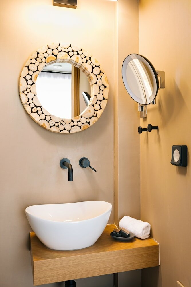 Фото Mirthea Suites