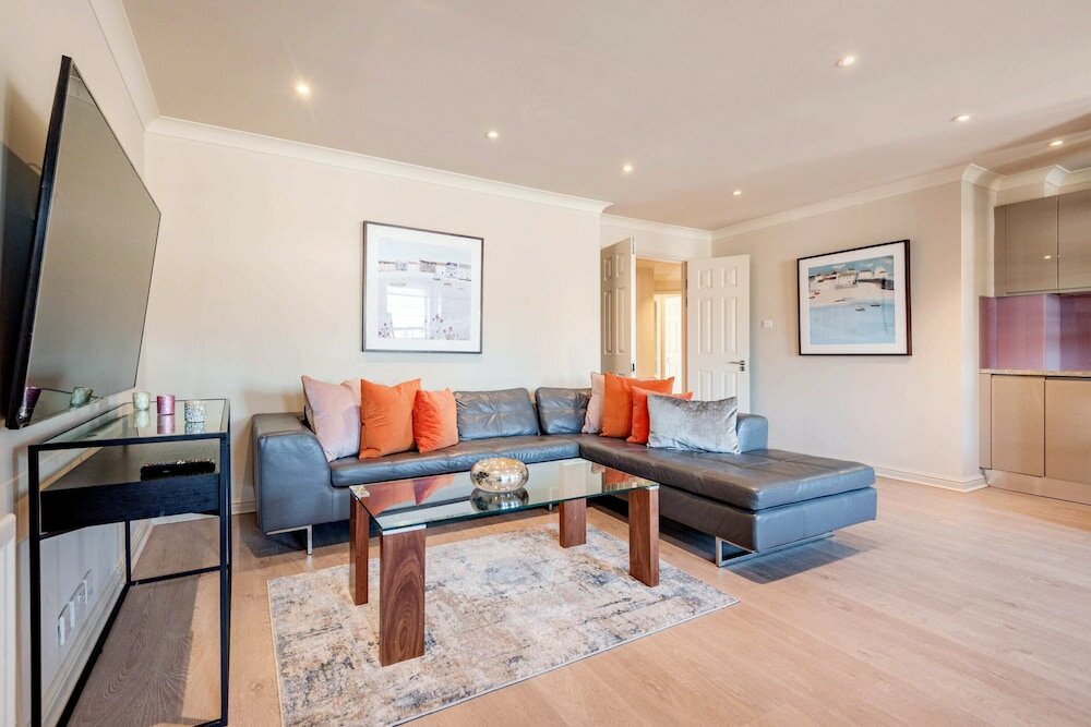 Фото Stunning 3-bed in the heart of London