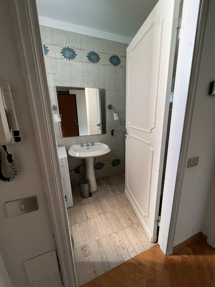 Фото The Cardinal