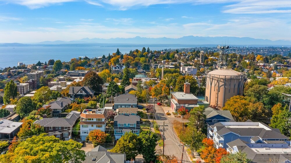 Фото Seattle's Orange Crown 87 Walkscore