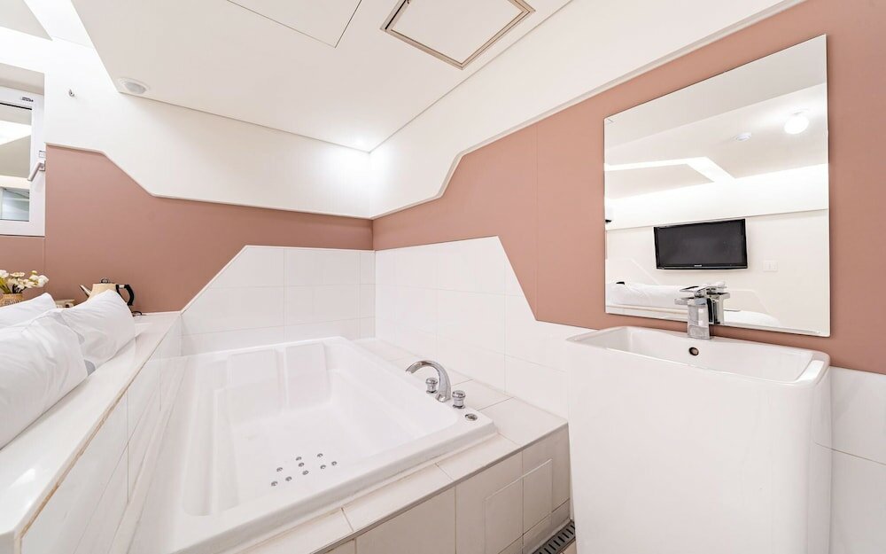 Фото Simple Stay Hotel