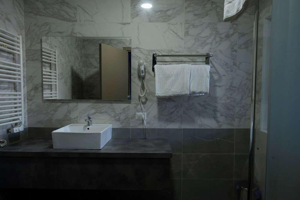 Фото Queen Hotel