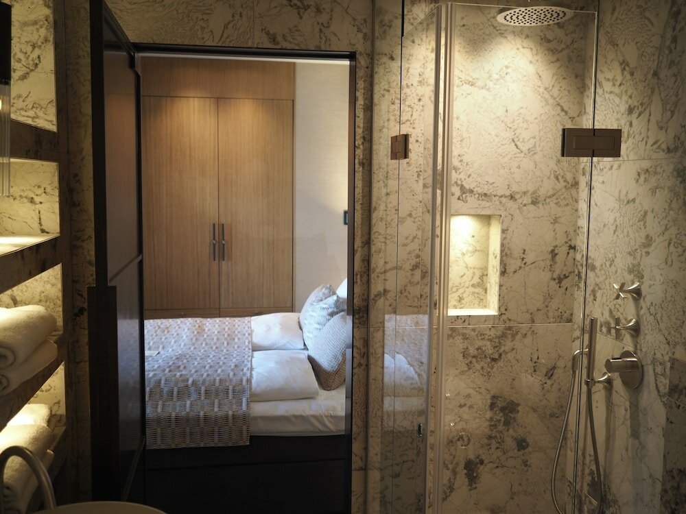 Фото Hypernym Hotel & Suites