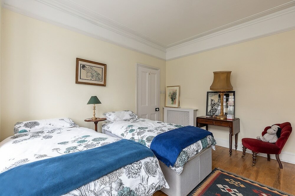 Фото Altido 2 Bed Flat With Garden Next to Battersea Park!