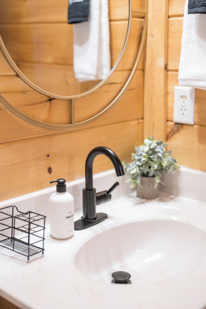 Фото Red Feather Cabins 103