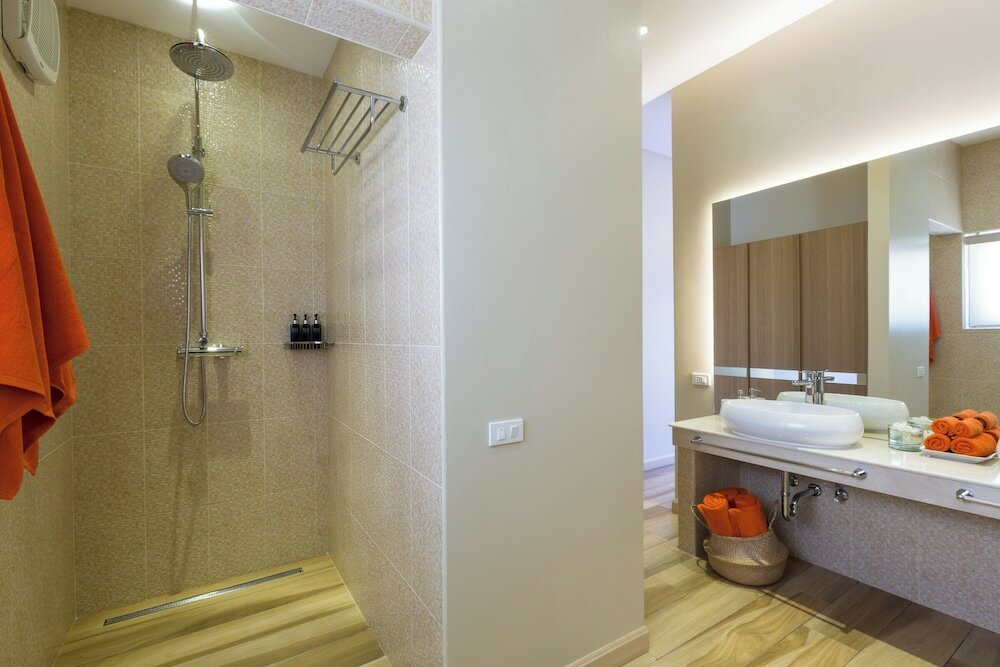 Фото Вилла с 4 Спальнями на Курорте с Пляжным Клубом и Консьерж-Сервисом