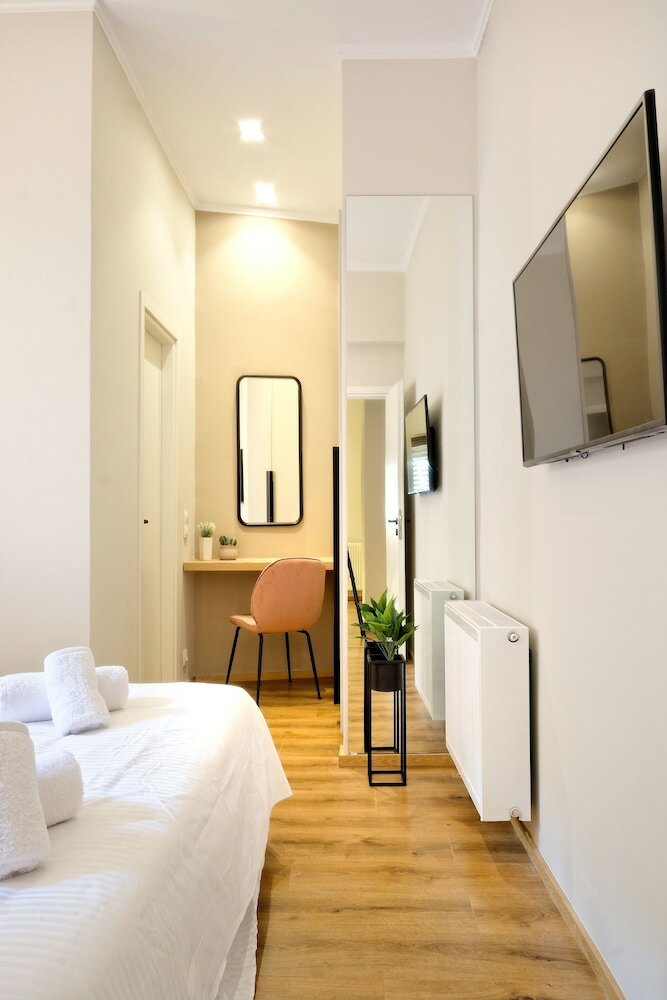 Фото The Flirty Athens