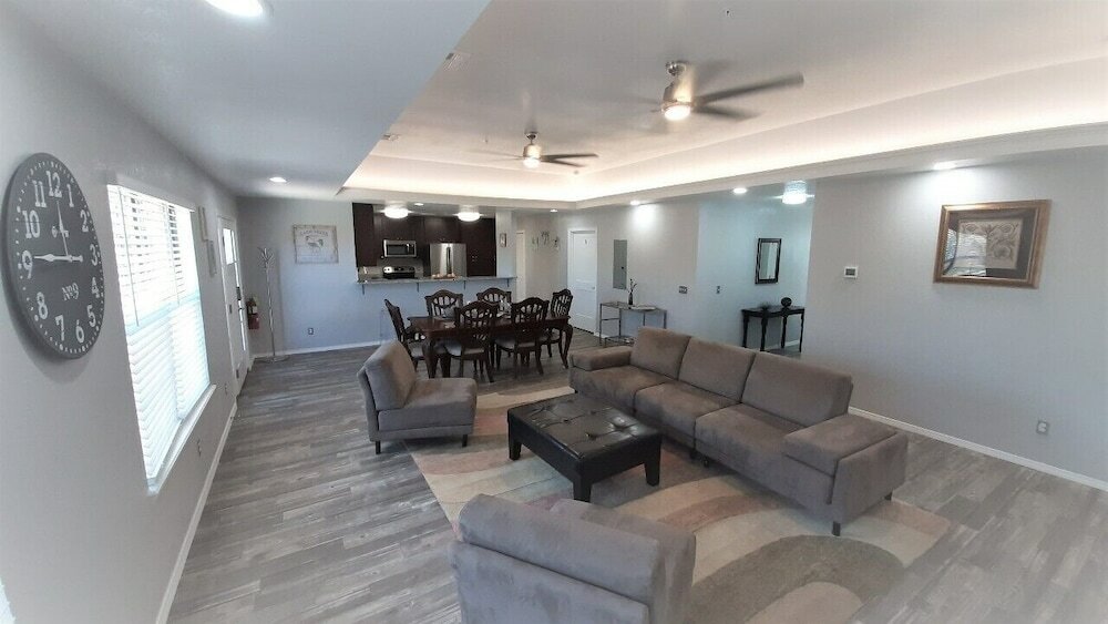 Фото Private Bedroom Suite - Communal House near Integris Private