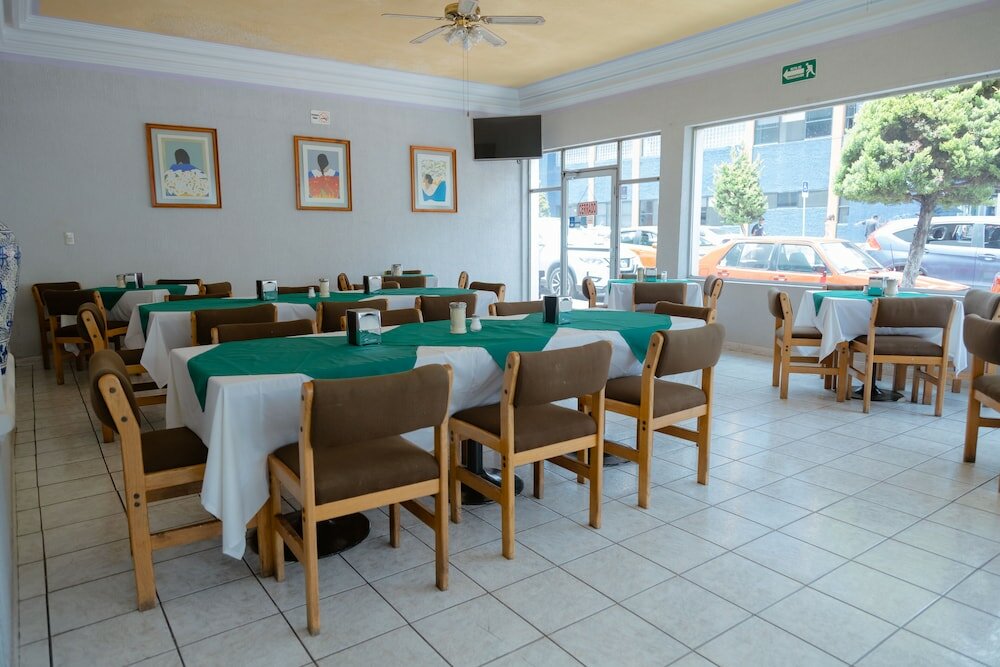 Фото Hotel Zacatecas Courts