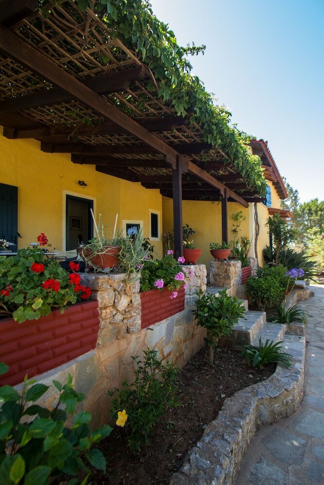 Фото Gorgeous Stone Cottage by the sea