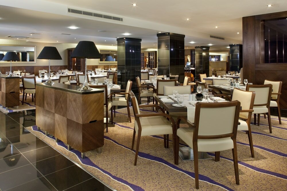 Фото Crowne Plaza London - Ealing