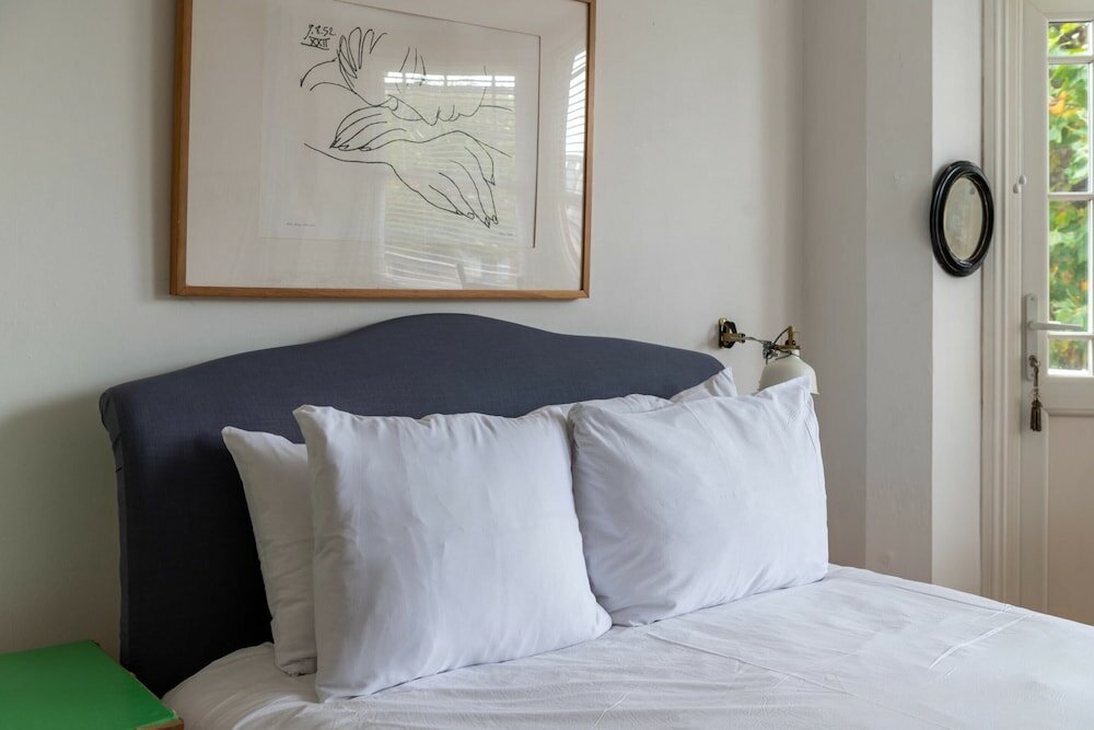 Фото Beautiful Three Bed Abode Near Dollis Hill