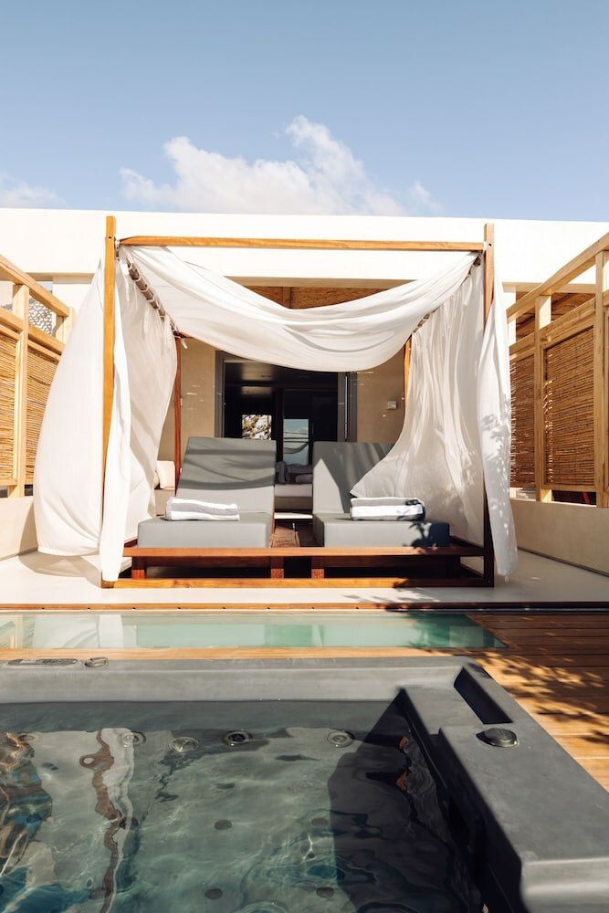 Фото Avgoustos Suites - Adults only