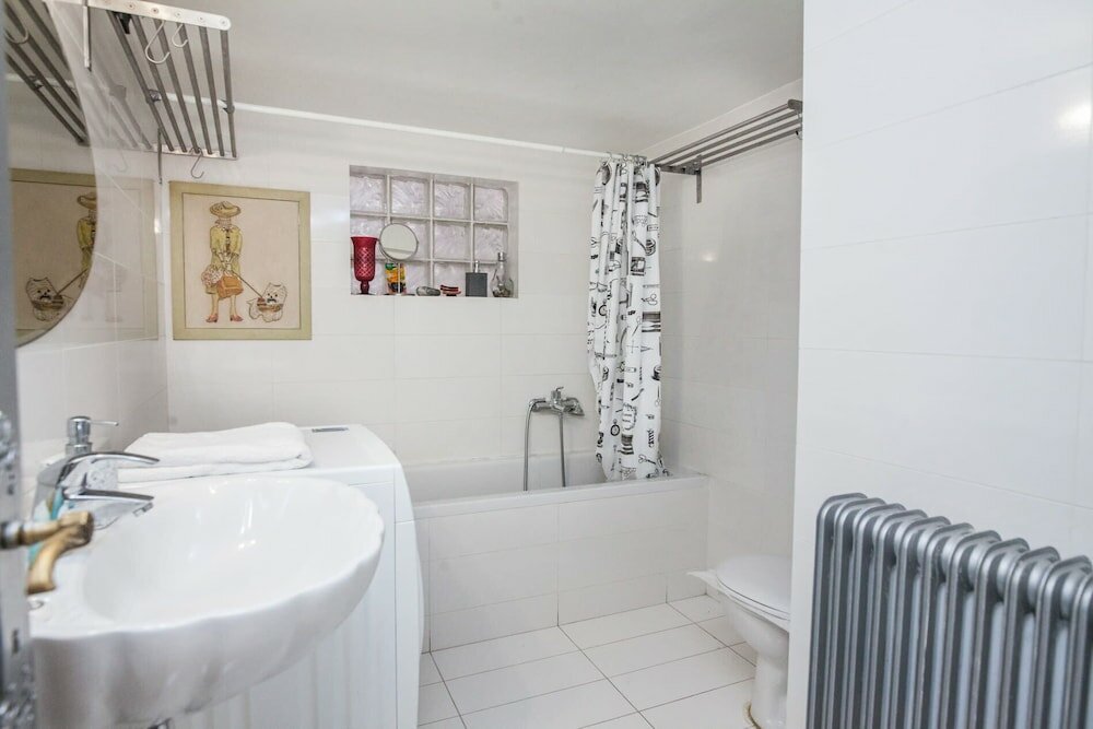 Фото Gorgeous 3 bedrooms apt at Exarcheia