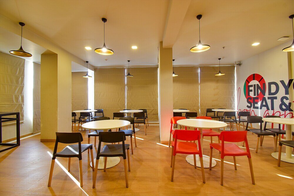 Фото Fabhotel Royal Inn