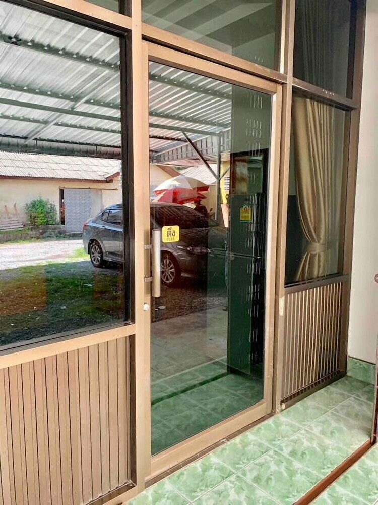 Фото Srithong Guesthouse