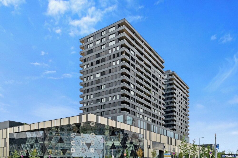 Фото Stylish Luxurious Apt w Pool & Gym Id214