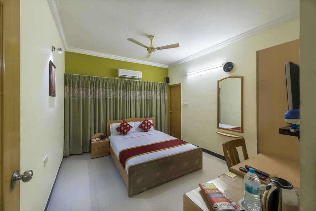 Фото Hotel Raj Comforts - Golf View
