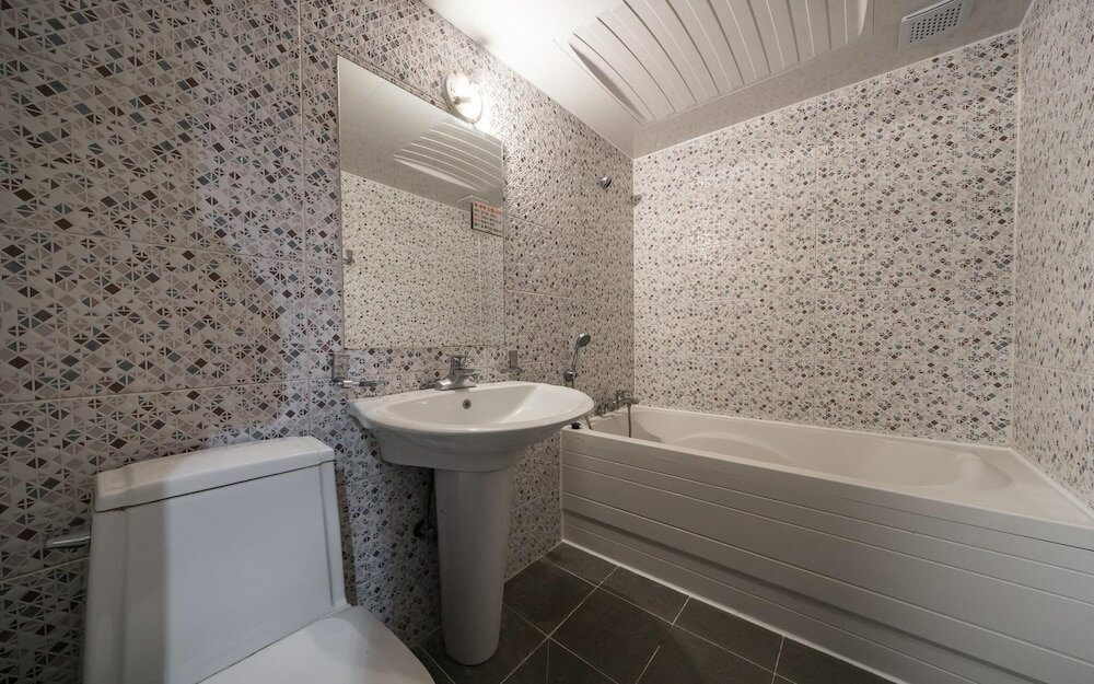 Фото Busan Daeyeondong Hotel With