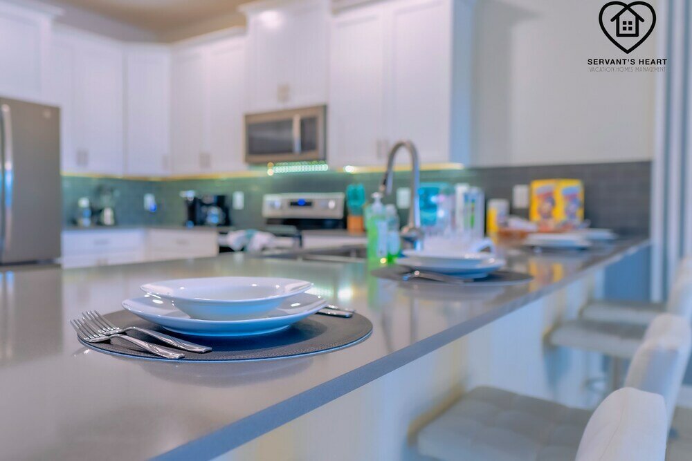 Фото Lakeview Luxury 9 Bedroom & 5 Bathroom w Private Pool