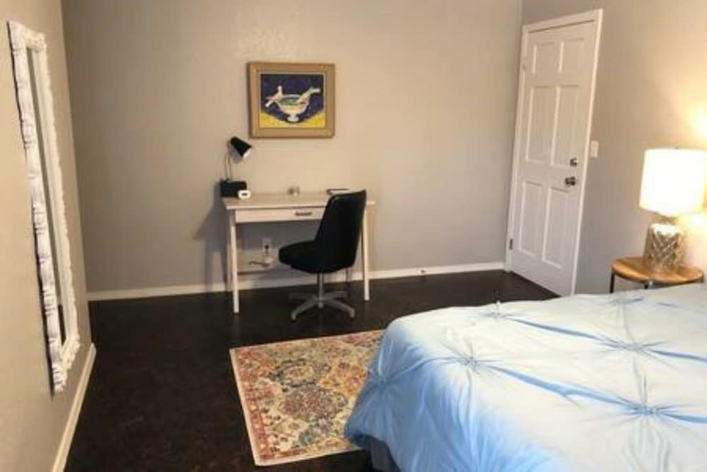 Фото Private Bedroom Suite - Communal House near Integris Private