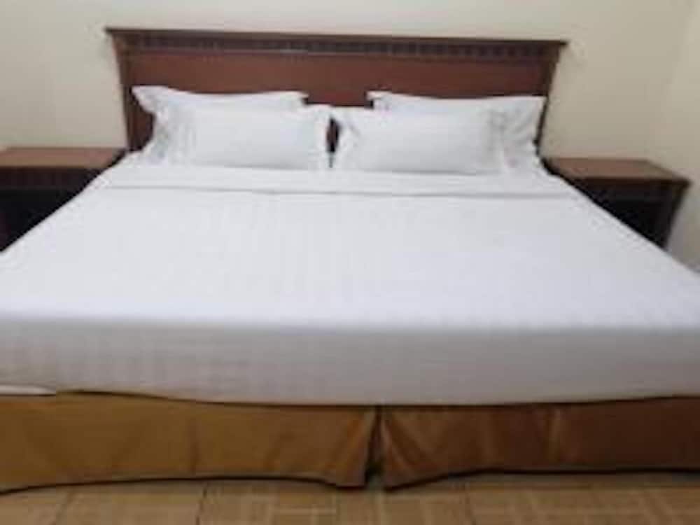 Фото Iwan Alandalusia Suites - Hira