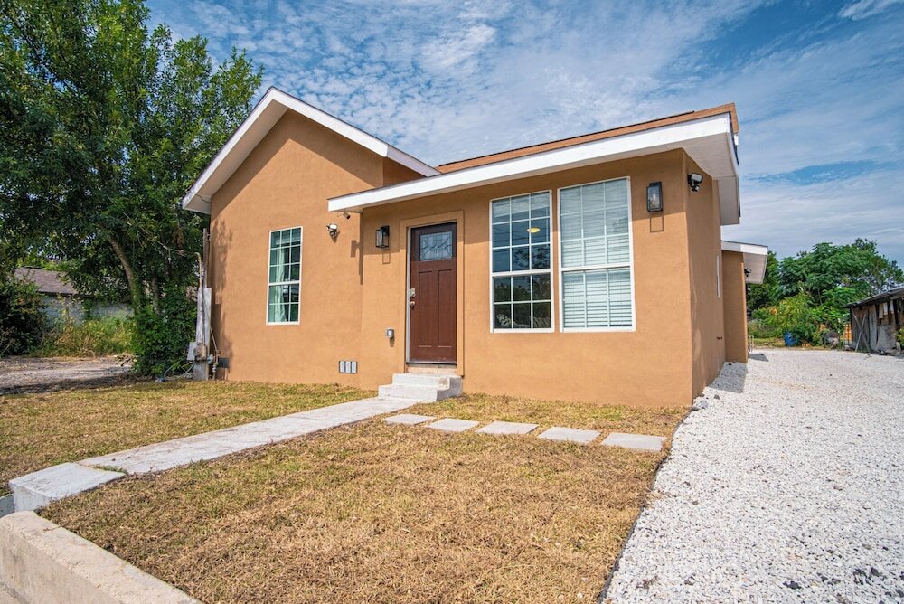 Фото Charming 3br/2ba Gem Close to Downtown Riverwalk