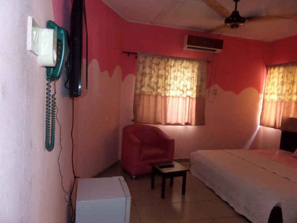 Фото Phadis Hotel