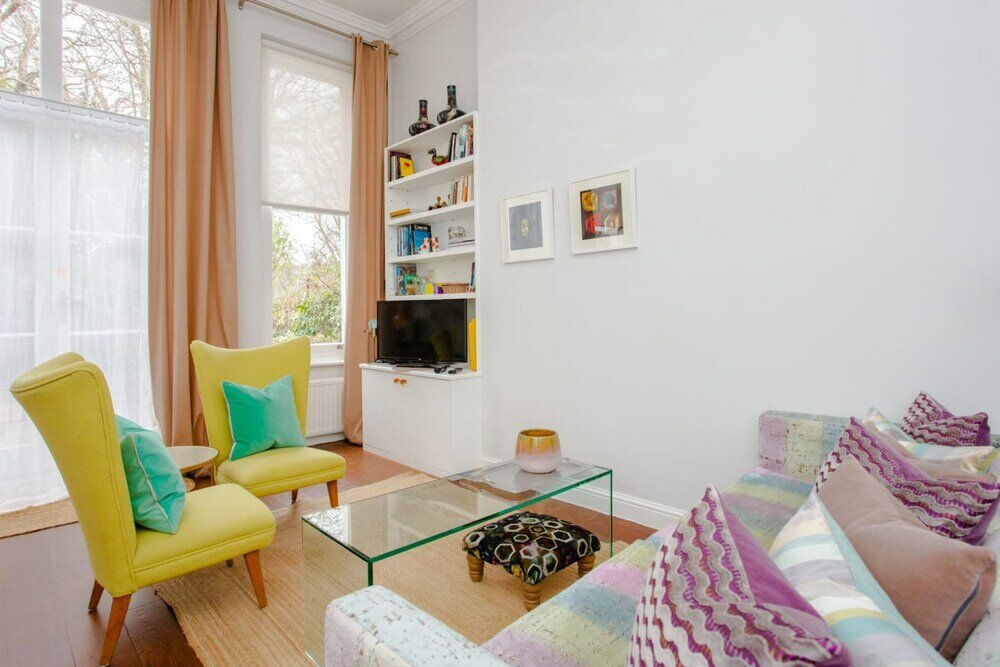 Фото Stylish 2 Bedroom Apartment in Affluent Earls Court