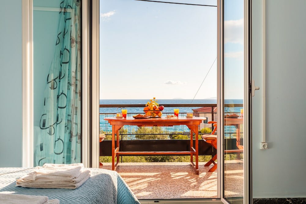 Фото Sunset Serenity - Kardamili Seaside Getaway