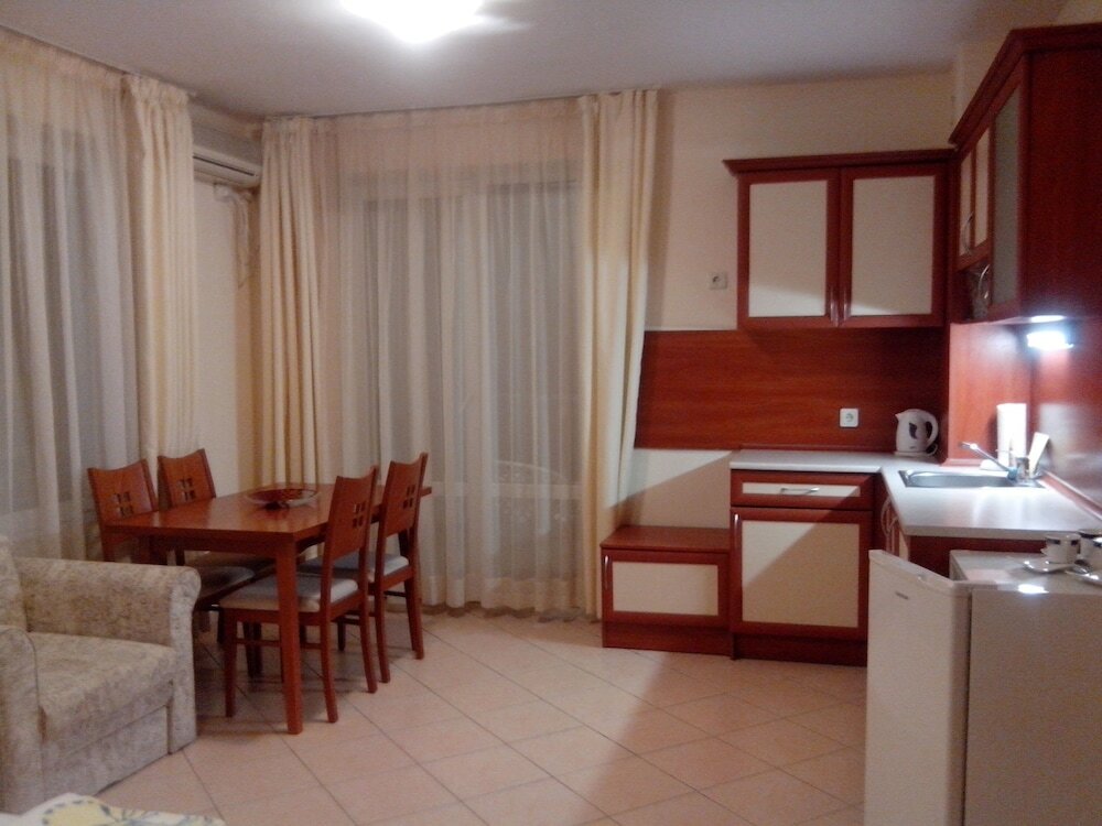 Фото Megas Apartments