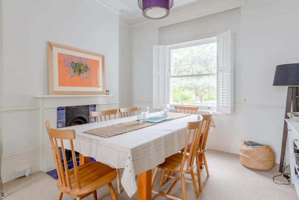 Фото Inviting 4bd House - Greenwich