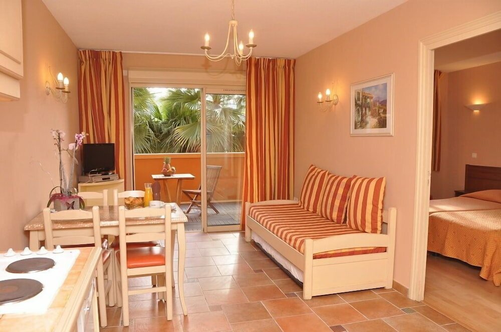 Фото Hotel Lou Castelet