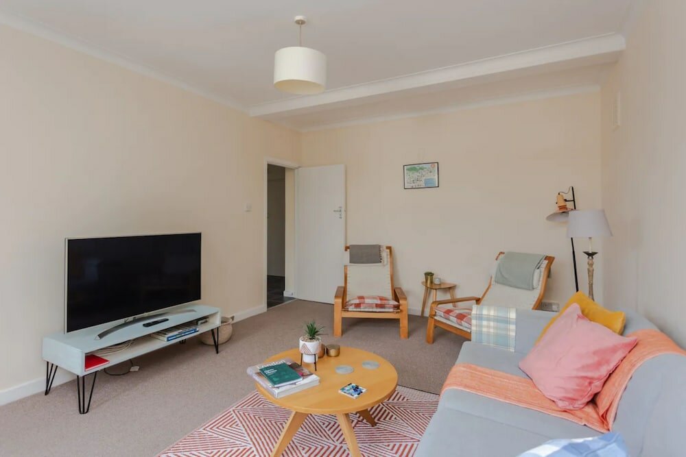 Фото Spacious 2 Bedroom Apartment Near Hampstead Heath