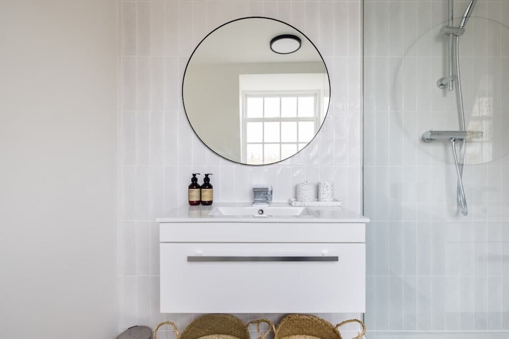 Фото The Escalier Mews - Stunning 3bdr Mews Home Flooded with Natural Light