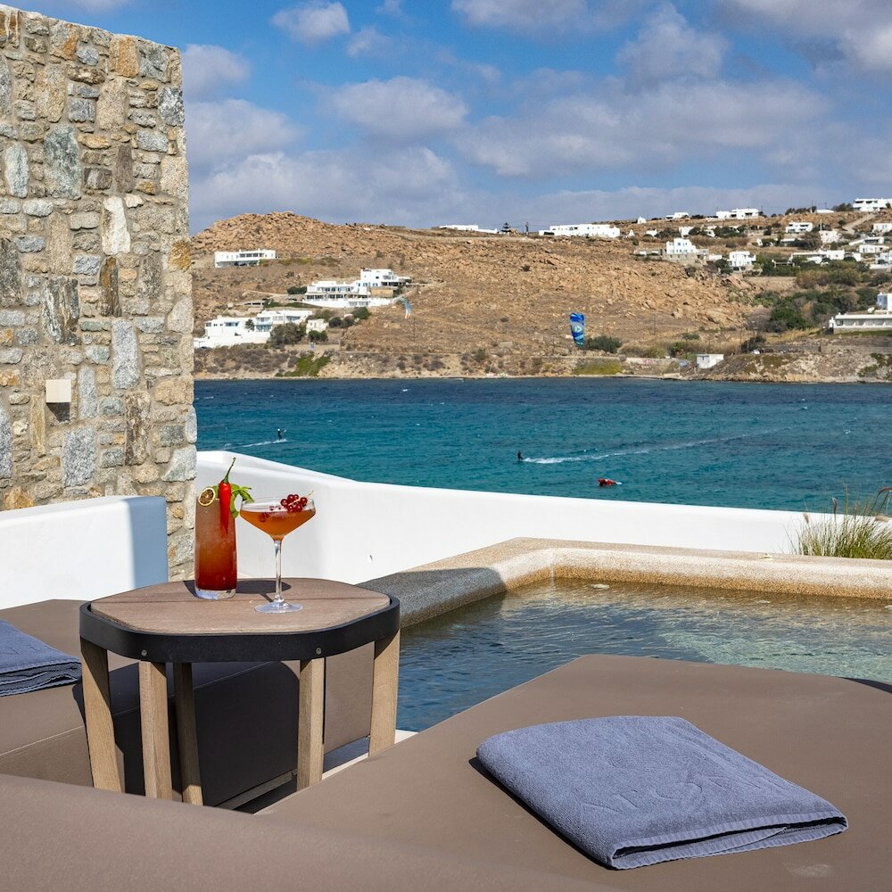 Фото Aeonic Suites and SPA