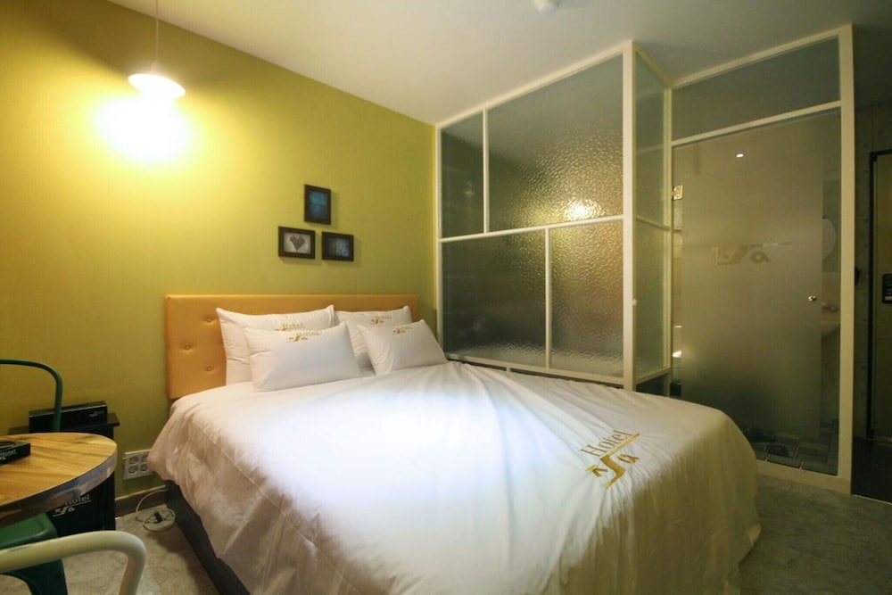 Фото Yeosu Hakdong Ja Self Check-in Motel