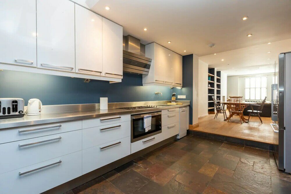 Фото Charming 2 Bedroom House in Angel