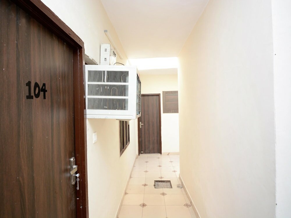 Фото Oyo 30943 Hotel Tourist