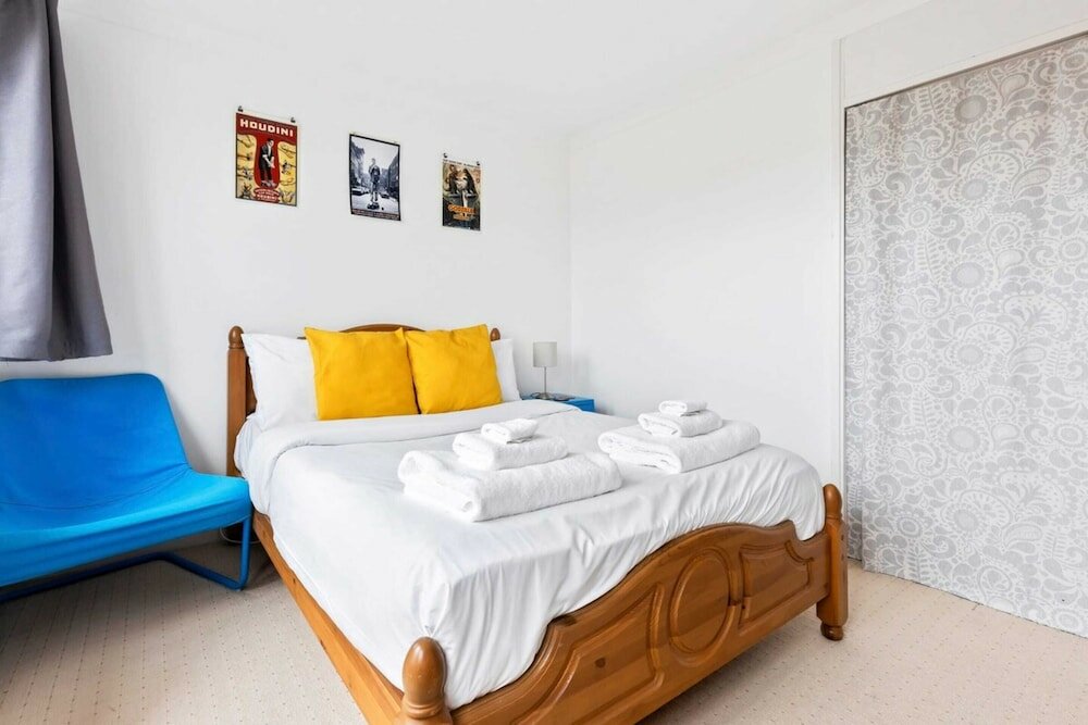 Фото Spacious 2 Bedroom Apartment in Cricklewood