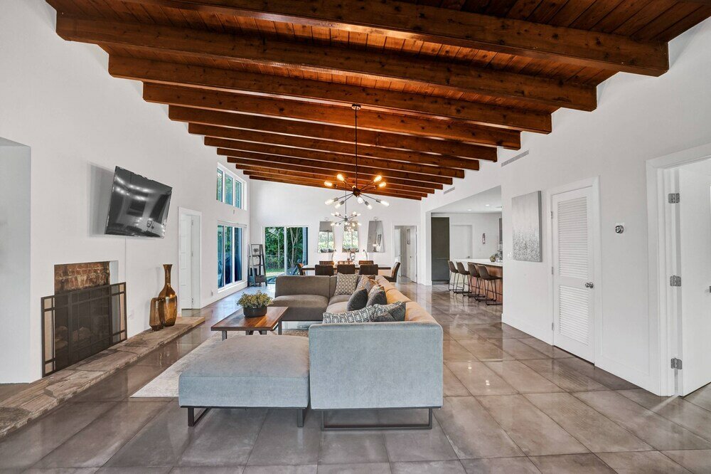 Фото Gorgeous 5br Home with Heated Pool