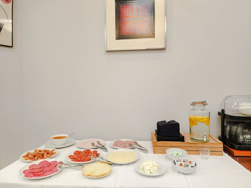 Фото City House Pathos