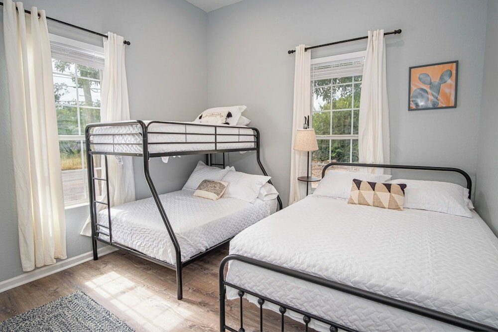 Фото Charming 3br/2ba Gem Close to Downtown Riverwalk