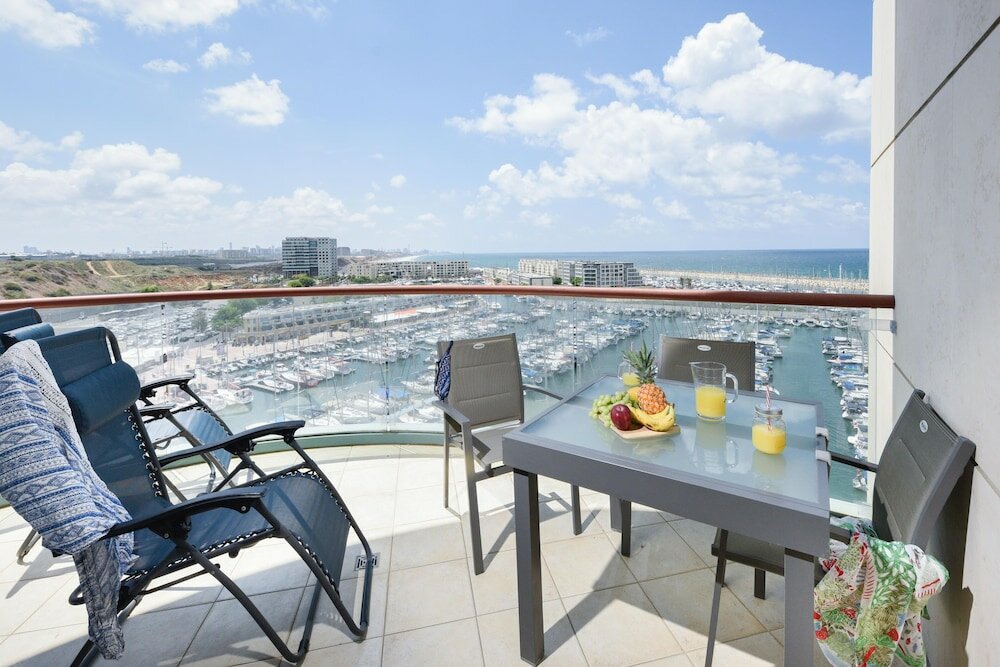 Фото Deluxe 2 Bedroom Apartment in Herzylia