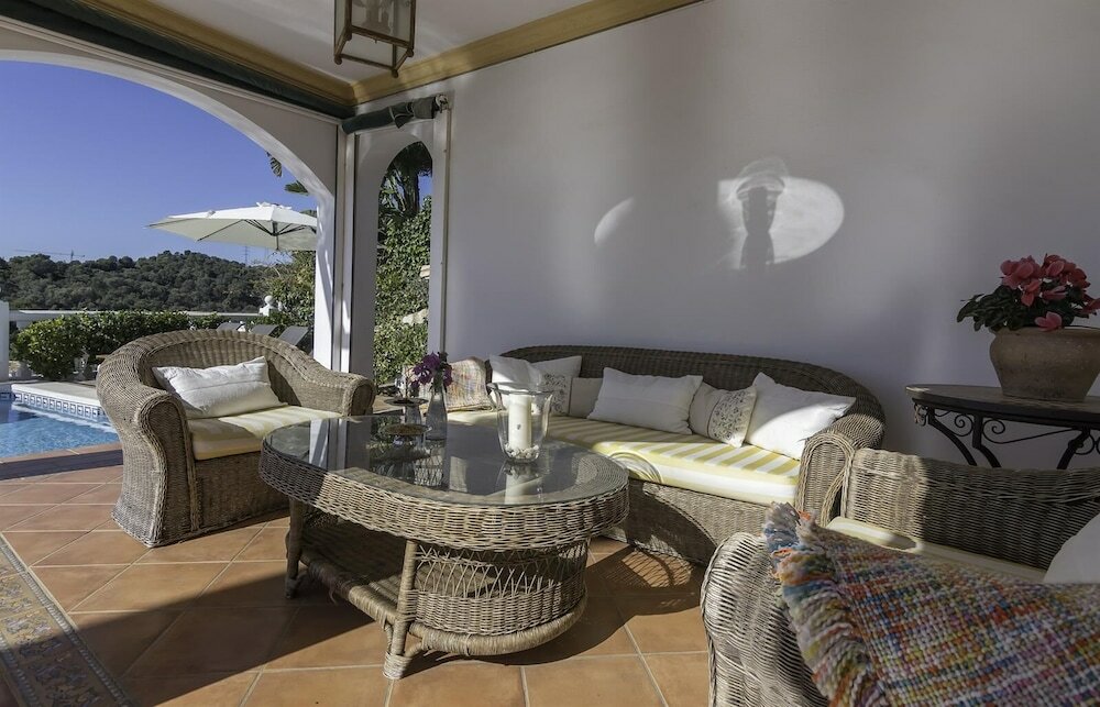 Фото Spacious Villa With Impressive Views