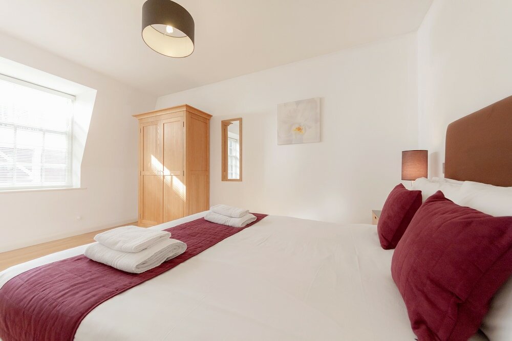 Фото Roomspace Apartments -Groveland Court