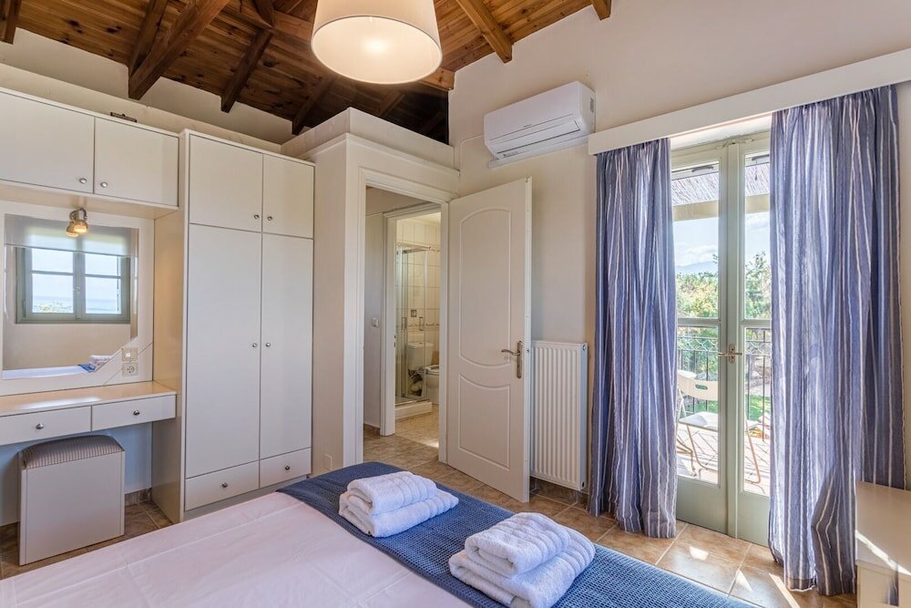 Фото Lithos Stoupa Villas