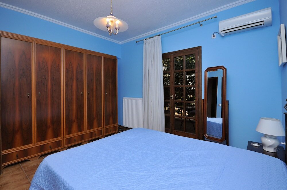 Фото Family Maisonette with Pool near Beach