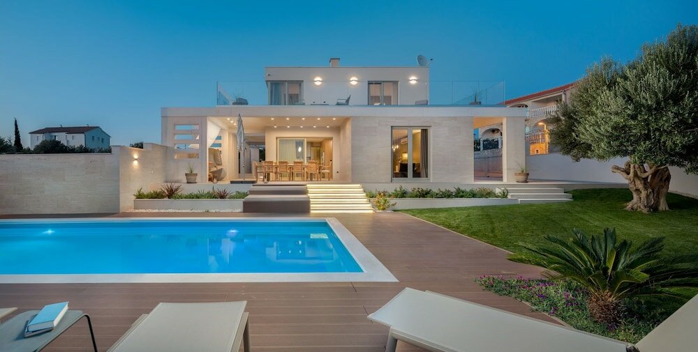 Фото Luxury Villa Cinderella with Swimming Pool