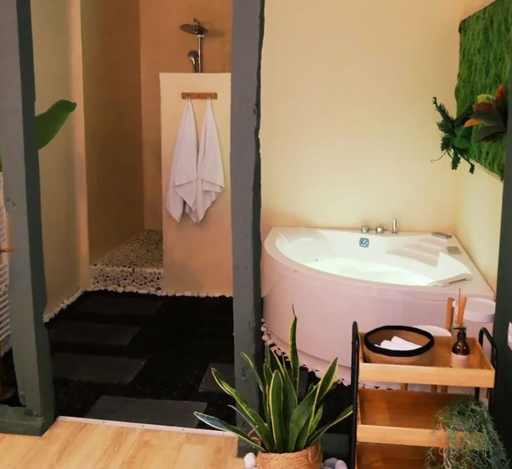 Фото Jk Suites - Appart-Hôtel - SPA Privatif